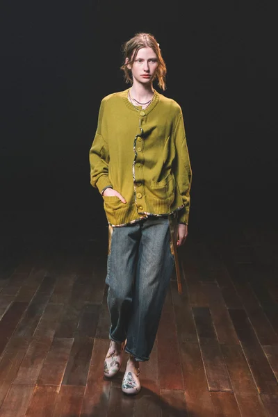 Look 4